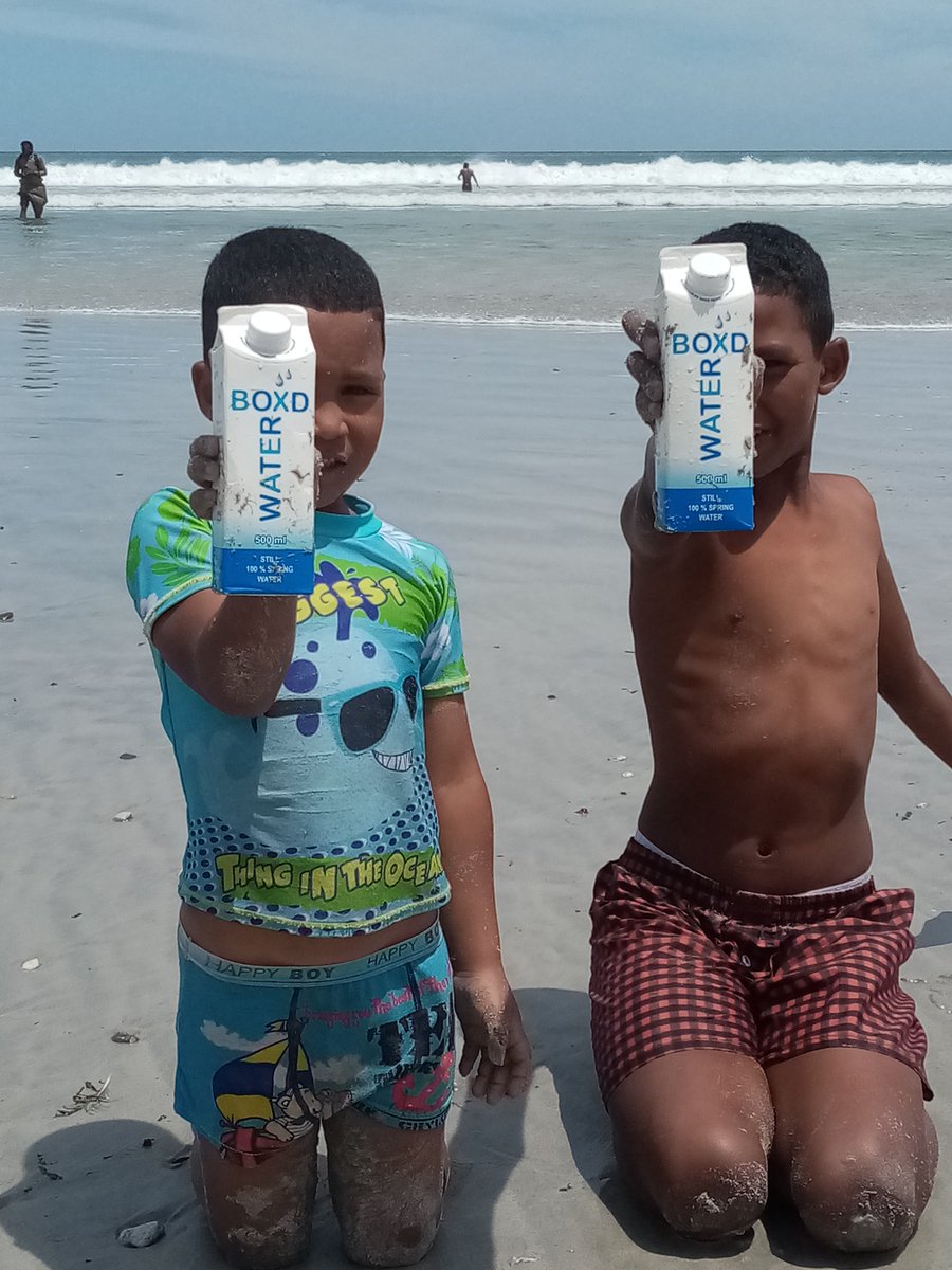 MsSunshineVel's tweet image. Keeping hydrated under the African sun☀️☀️☀️🌞🌞🌞🌞#WinWithBoxd #Boxd #LiveRefreshed
💦💦💦
@ClaytonAlfonso
@KfKaydene
@prabz4lyf