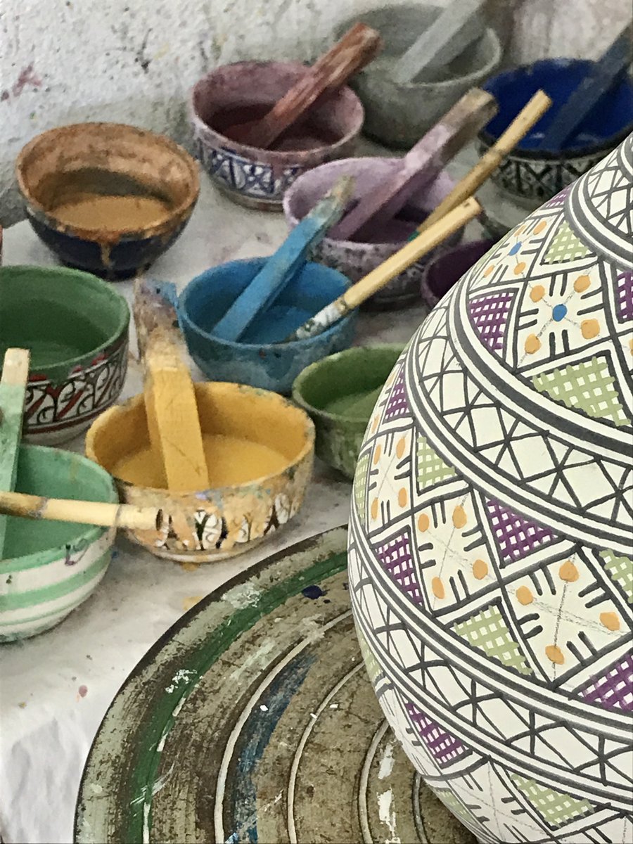Natural dyes and centuries of tradition are the key to #Fez’s unique ceramics, make sure to visit the makers when you’re in town. #gogyded #morocco #artisanalcrafts