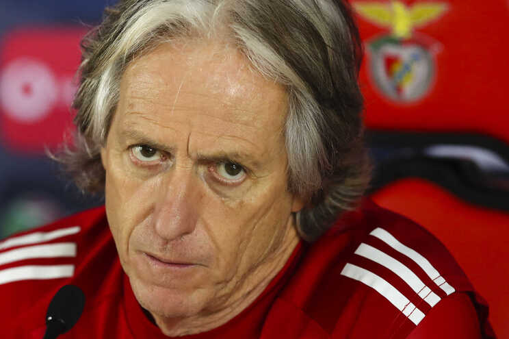 "Jorge Jesus está com medo de assumir um clube tão grande quanto o Galo."

- Milton Neves