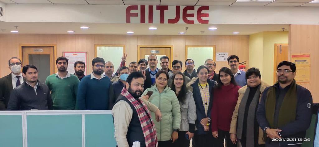 Fiitjee_Noida's tweet image. Team #FIITJEENoida welcomed the New Year 2022 warmly and wished to aim new heights of excellence and help our students to achieve their IIT dreams!!!

#FIITJEE #Noida #GreaterNoida #HappyNewYear #IITJEE #JEE