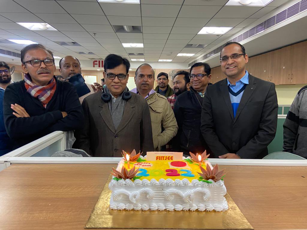 Fiitjee_Noida's tweet image. Team #FIITJEENoida welcomed the New Year 2022 warmly and wished to aim new heights of excellence and help our students to achieve their IIT dreams!!!

#FIITJEE #Noida #GreaterNoida #HappyNewYear #IITJEE #JEE