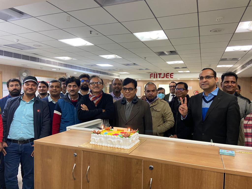 Fiitjee_Noida's tweet image. Team #FIITJEENoida welcomed the New Year 2022 warmly and wished to aim new heights of excellence and help our students to achieve their IIT dreams!!!

#FIITJEE #Noida #GreaterNoida #HappyNewYear #IITJEE #JEE