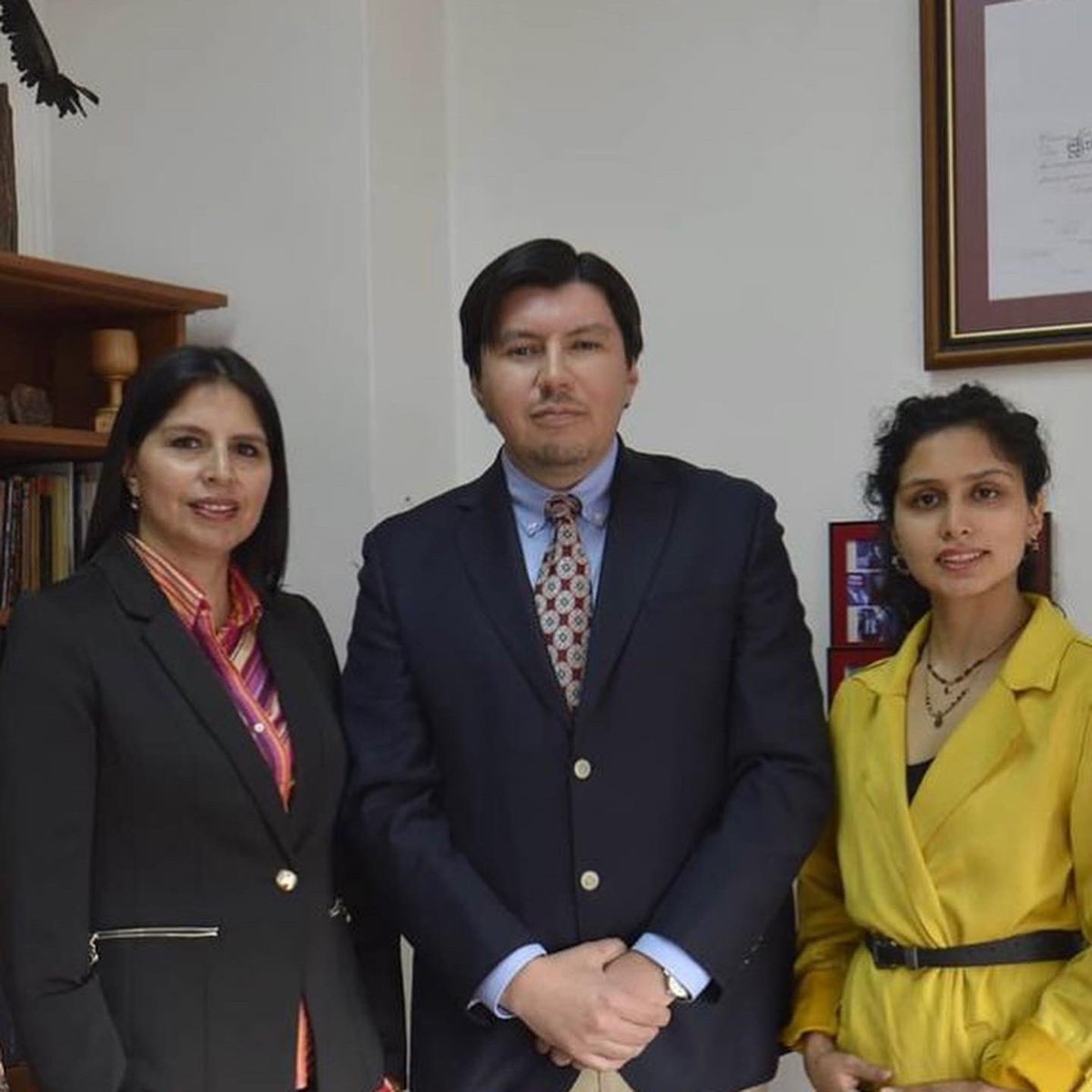 GuillermoValdes's tweet photo. Con parte nuestro equipo iniciamos este desafío laboral 2022.

Consultoría Legal &amp; Negocios 
Asuntos Públicos 
Litigación
Propiedades 

Damos la bienvenida a cada uno de nuestros clientes y colaboradores que cada día del año siguen confiando en nosotros.
#Abogado #Consultores https://t.co/M6zT5I0MgV