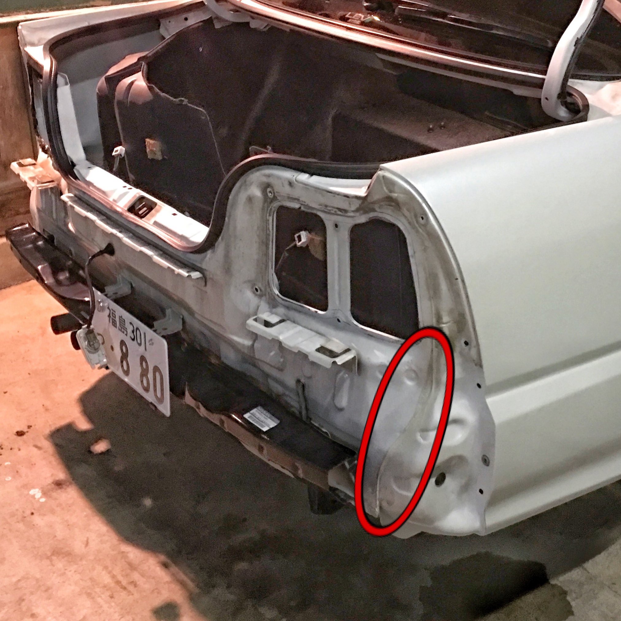 きいちろう 冬のr34大事に乗ろう運動 リアバンパー篇 バンパー内のフェンダーパネルとバックパネルのシーラーから必ず錆ます バンパーとの間から塩 水が巻き込むことが原因 対策はナンバー上に隙間があるのでホース 1を突っ込んで洗浄してください 汚れた水が出てくる きいちろう 冬のr34大事に乗ろう運動 リアバンパー篇 バンパー内のフェンダーパネルとバックパネルのシーラーから必ず錆ます バンパーとの間から塩 水が巻き込むことが原因 対策はナンバー上に隙間があるのでホース 1を突っ込んで洗浄してください 汚れた水が出てくる