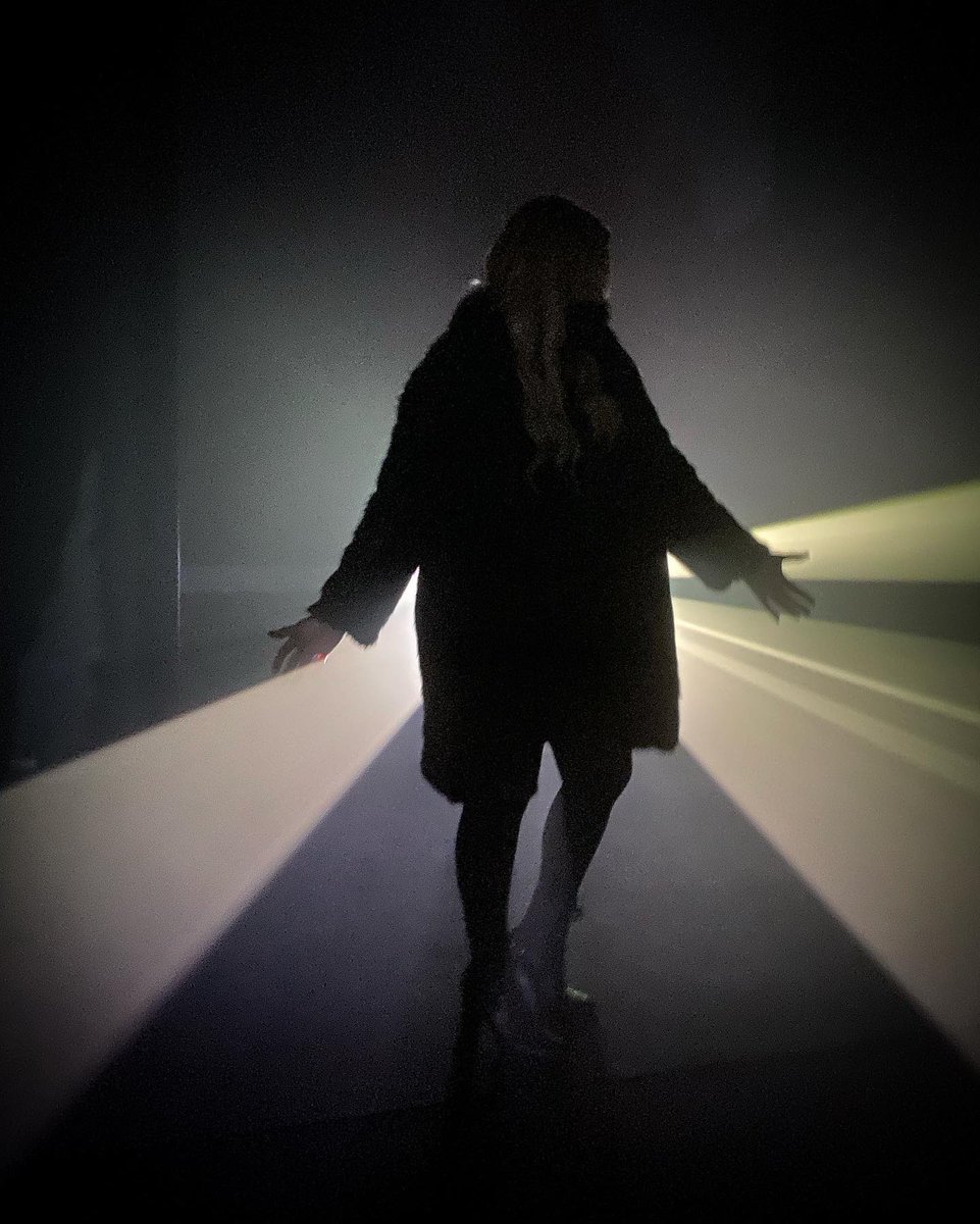 Arantxa_Nieto's tweet photo. Jamás imaginé poder tocar la luz ✨
La magia de Anthony McCall en Mieres ❤️
@MieresCultura 
#AnthonyMcCall 
#PozuSantaBárbara https://t.co/pqUW6KfxW0