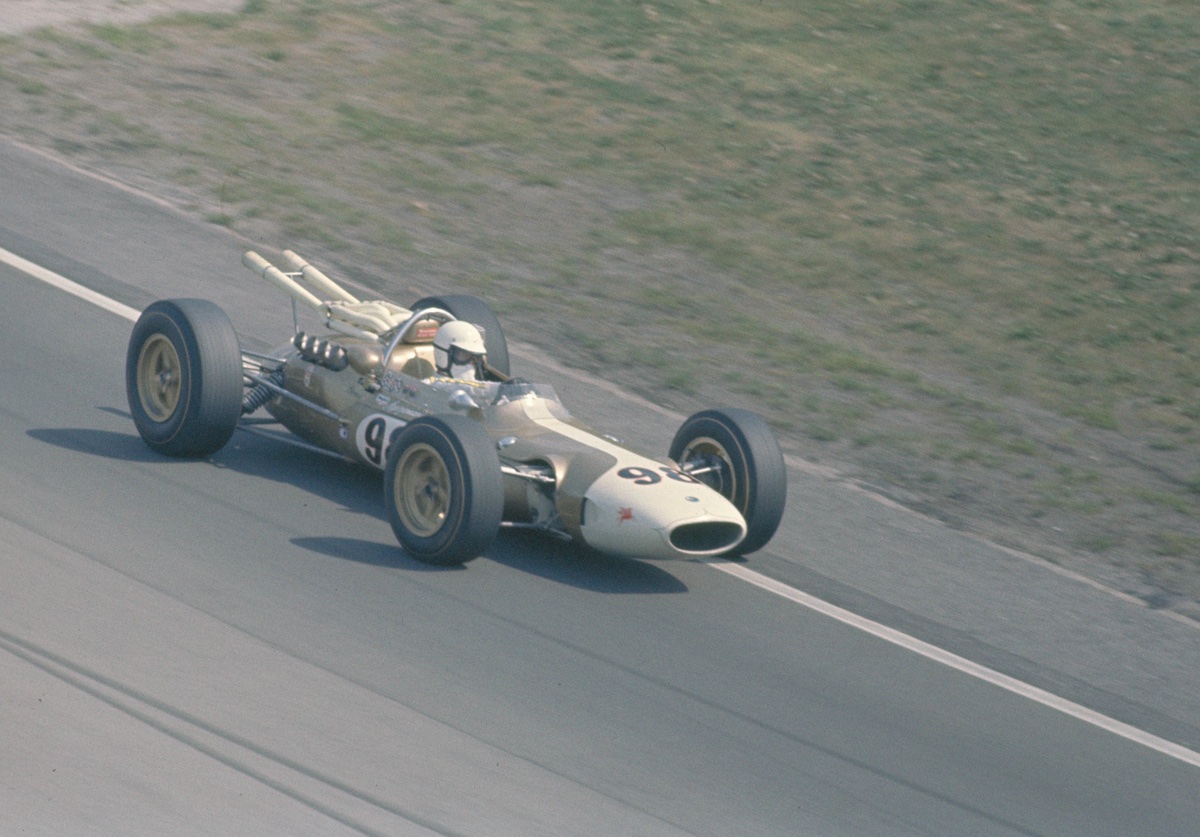 PeterMDeLorenzo's tweet photo. STAND ON IT MONDAY.
Indianapolis 500 May 21, 1965. Parnelli Jones (No. 98 J.C. Agajanian Hurst Lotus 34-Ford) on his way to finishing second to Jim Clark
READ MORE: https://t.co/0N4om2lgYk https://t.co/o22zNwxQfF