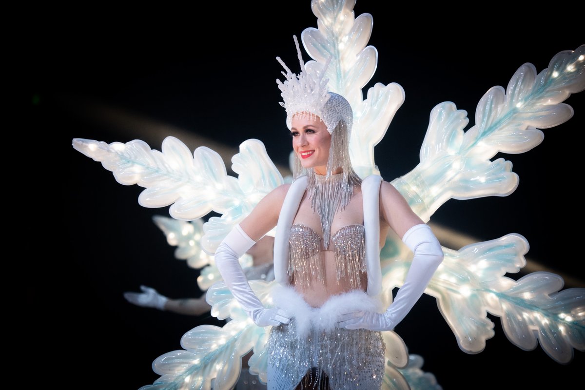 Toute l’équipe d’#HolidayOnIce vous souhaite une très belle année et vous dit à très bientôt sur les routes ❄️

📸 @obrajon