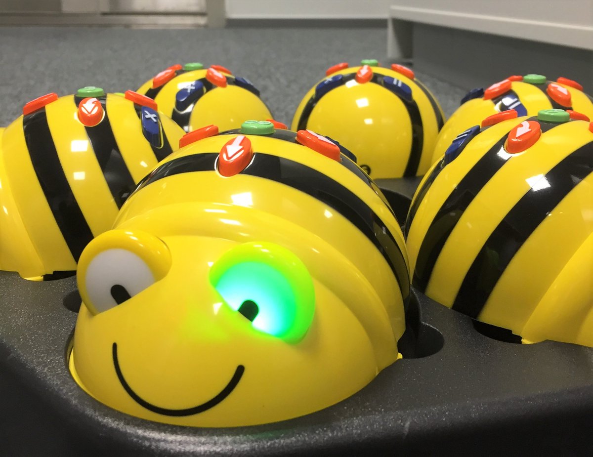 PHLUMAkeskus's tweet photo. Bee Bot- robottien avulla opetetaan koodauksen ja ohjelmoinnin alkeita. Lainaa repullinen robotteja Niemen kampukselta. Lisätietoja https://t.co/pGb1VhHWax. 

@UCLahti #tiedekasvatus #phluma https://t.co/oUGkQCb31D
