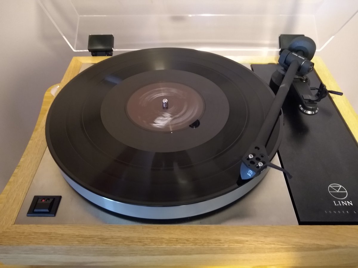 dudeville's tweet photo. #NowPlaying Neu! 75 #blackandflat #vinylrecords #vinylcommunity #kosmischemusik https://t.co/hui24Dzy5x