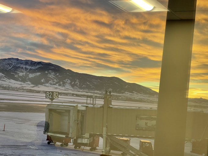 That TSA girl was cute, best mandatory molestation yet. Have a sunrise. https://t.co/SlqT6WQwdQ