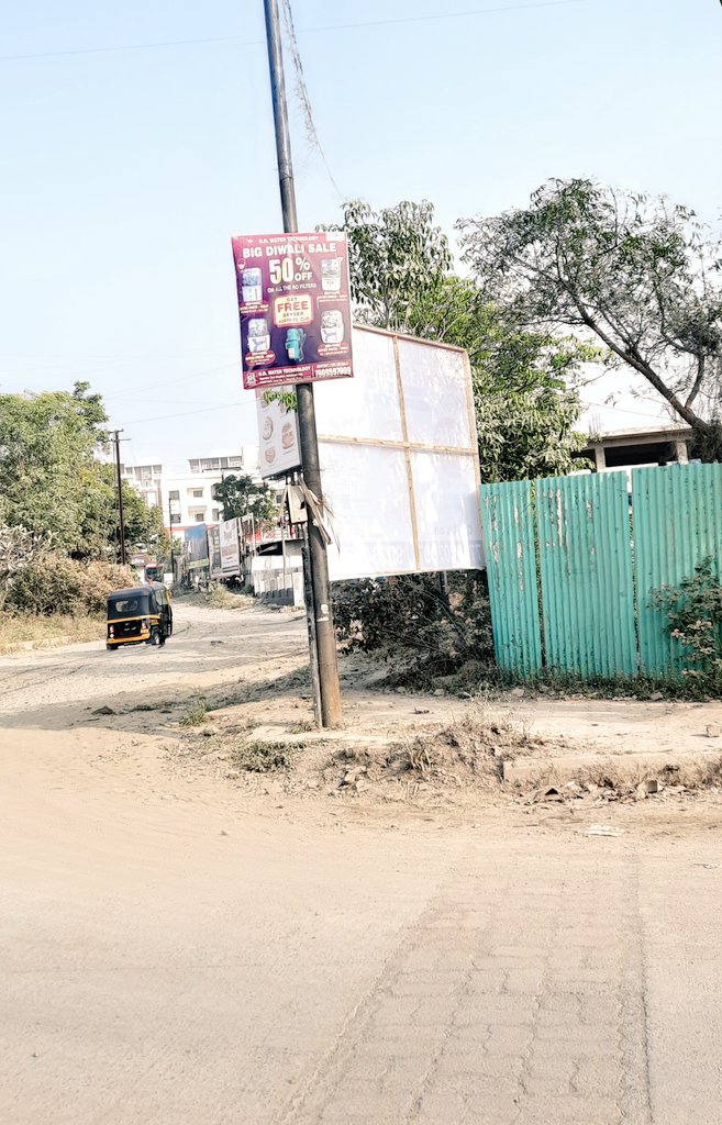 ksantoshkrishna's tweet photo. @PMCPune 
Please remove all flex boards fixed at  various poles and pillars on Ivy Estate road. All of them are illegal advertising boards which is blocking visibility and pathways. Also some of them can collapse any moment.
Location: Ivy Estate Road, Wagholi, Pune - 412207 https://t.co/gEvXwncKsP