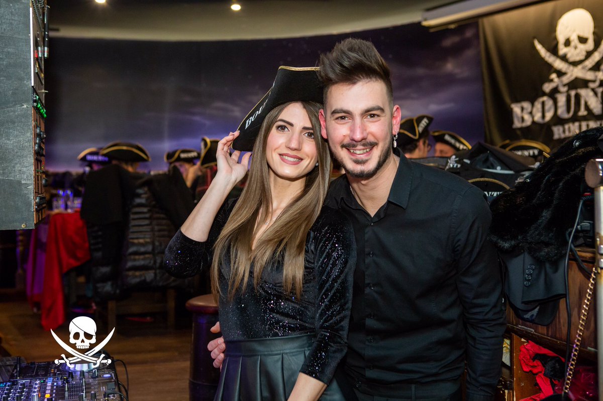 BountyRimini's tweet photo. Capodanno pirata 2022 🏴‍☠️ 

#bountyrimini #rimini #cosafarearimini #ristorantiarimini #cosavederearimini #divertimentoarimini #seratearimini 

Per vedere tutte le foto dell’album clicca qui 👉🏼 https://t.co/h1q6Gbcv8J https://t.co/nwrpmVSdWP