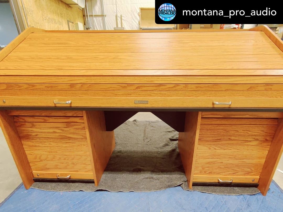 LeaProfessional's tweet image. 🤩 Montana Pro Audio is giving us desk envy. #DeskPower
▪▪▪▪▪
📸 • @montana_pro_audio: Prep work on this beautiful custom AV desk from @hsarolltops is complete! This desk will head to it's future home next week!
▪▪▪▪▪
More sharks in the wild 👉 bit.ly/3lfuIES