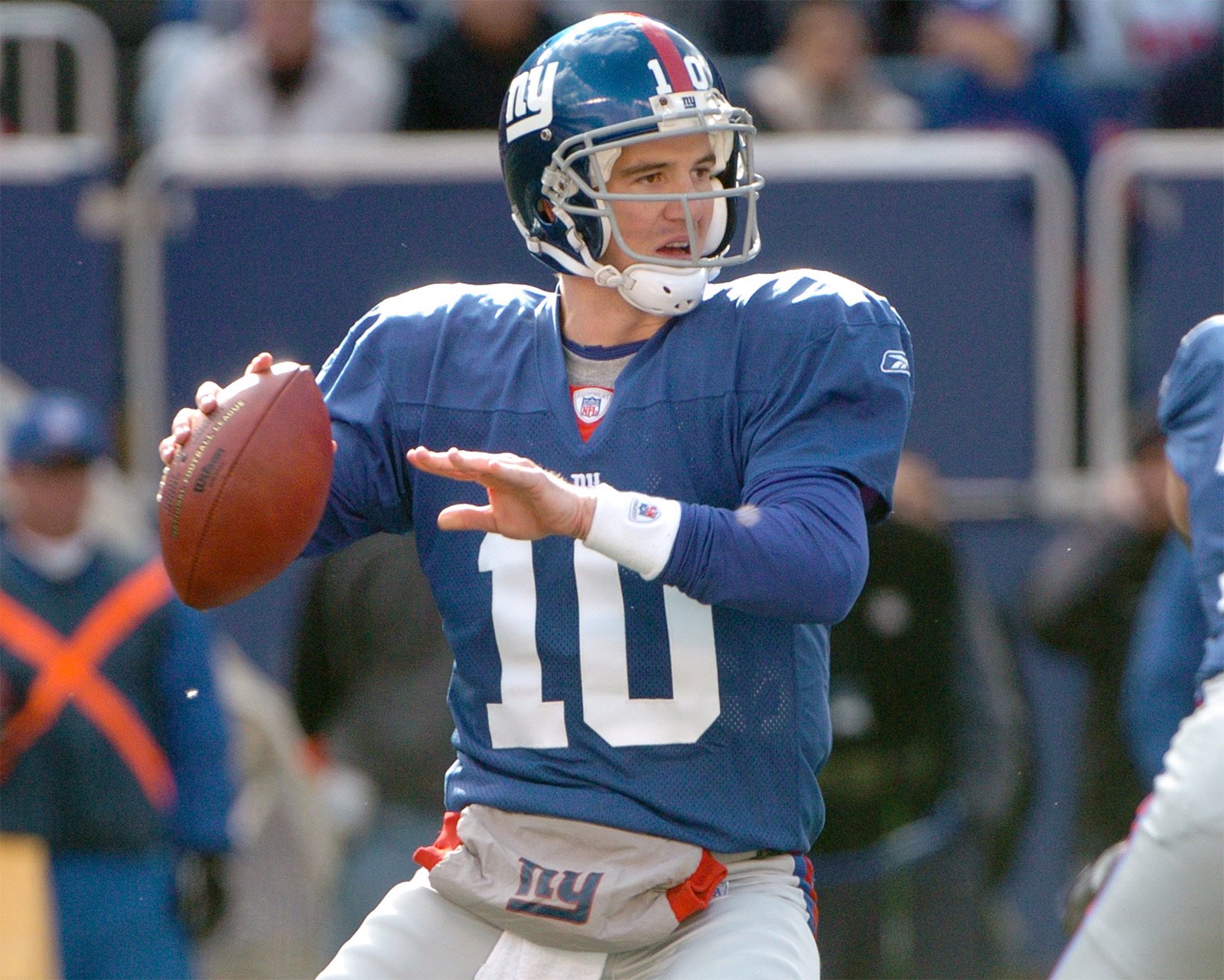 Happy Birthday to two-time Super Bowl MVP and Giants all-time leading passer Eli Manning. 