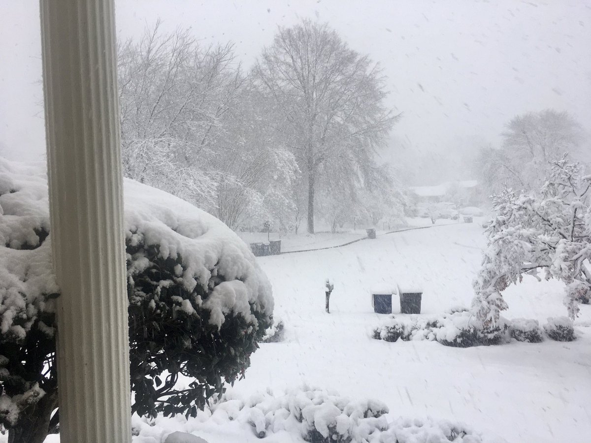 CurtisSChin's tweet photo. โ๏ธโ๏ธ๐จ Good morning, #DMV*! Itโs looking like a #snowday. ๐#firstMondayof2022.
*District of Colombia, Maryland & Virginia. https://t.co/FENz0JPWpl