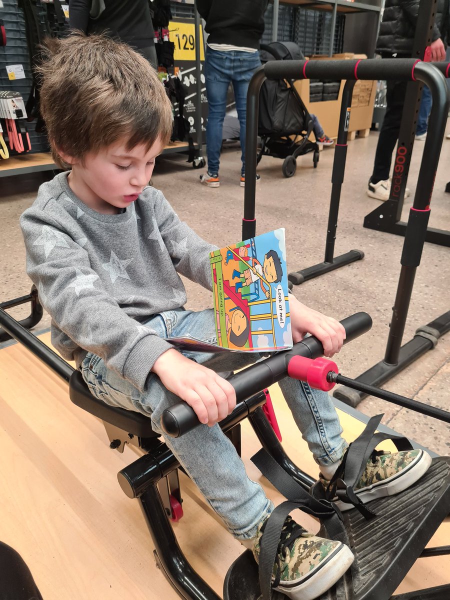 Lei_83's tweet photo. Read in an unusual place and take a photo to prove it...challenge accepted! #CHPSRec #CHPSReading https://t.co/hlfQi8k6EK