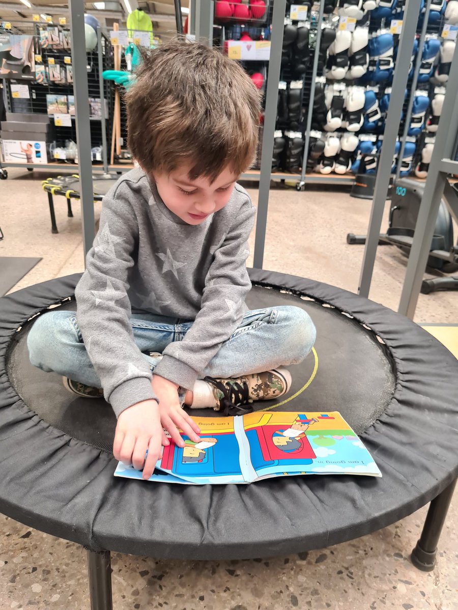 Lei_83's tweet photo. Read in an unusual place and take a photo to prove it...challenge accepted! #CHPSRec #CHPSReading https://t.co/hlfQi8k6EK