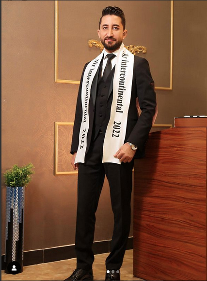 BasGazetesi's tweet photo. Kerküklü genç adam 2022 Kainat Erkek Güzeli seçildi https://t.co/CC4znYyBYP https://t.co/9WlKUnaQAl