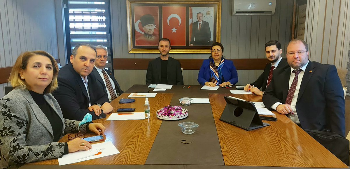 İlçe Başkanımız <a href="/tmazlumoglu/">Tülin Mazlumoğlu Kestane 🇹🇷</a> , Yerel Yönetimler Başkanımız <a href="/ozcanserkan/">Serkan Özcan</a> ile birlikte, Meclis Üyelerimizle Meclis Grup Toplantısını, İlçe Başkanlığımızda gerçekleştirdi. <a href="/osmannnurika/">Osman Nuri Kabaktepe</a> <a href="/akpartiistanbul/">AK Parti İstanbul</a>