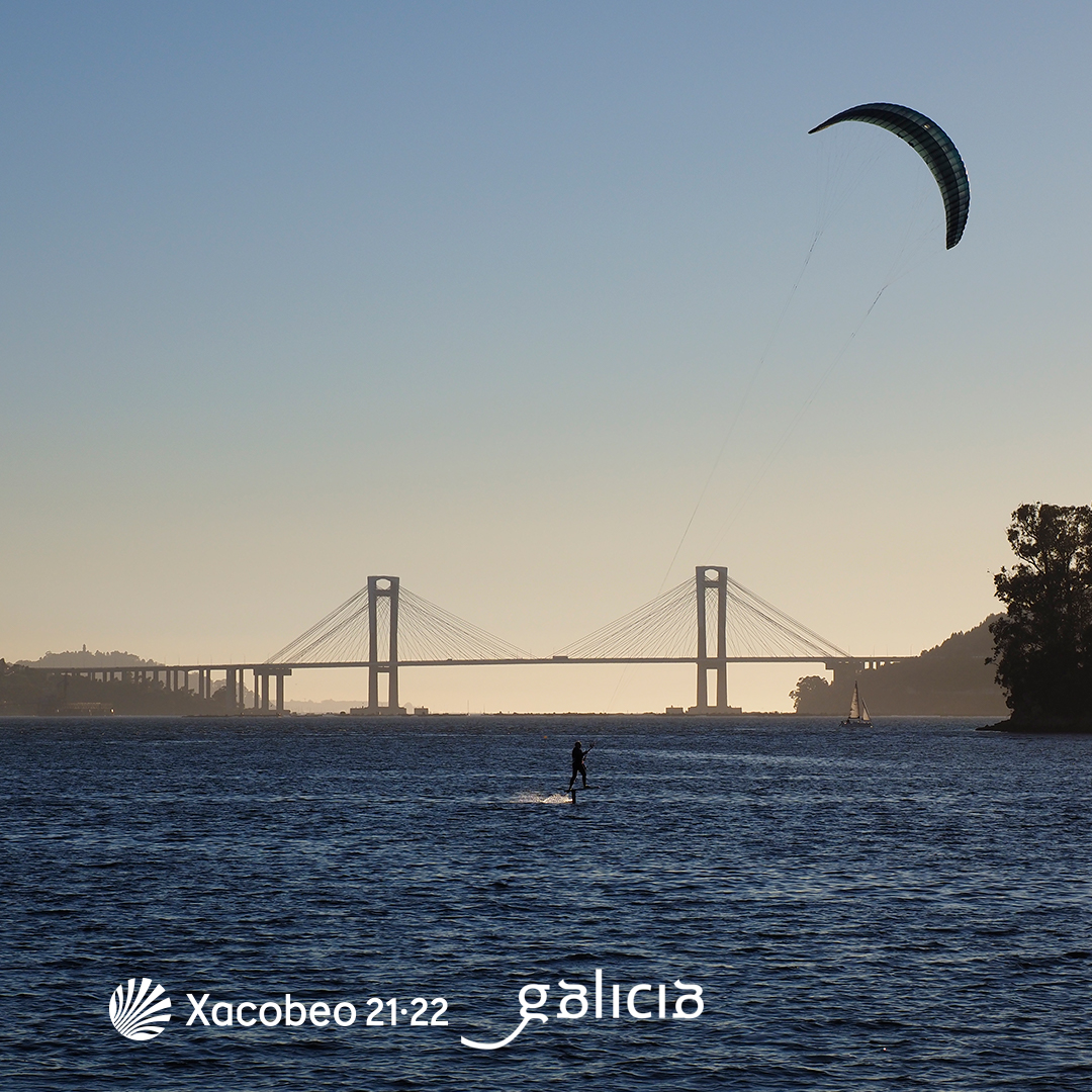 Turgalicia's tweet image. Comenzamos el año con una preciosa vista del Puente de Rande desde la playa de Cesantes. ¿Qué os parece?

#PonteDeRande #PuenteDeRande #Pontevedra #Galicia