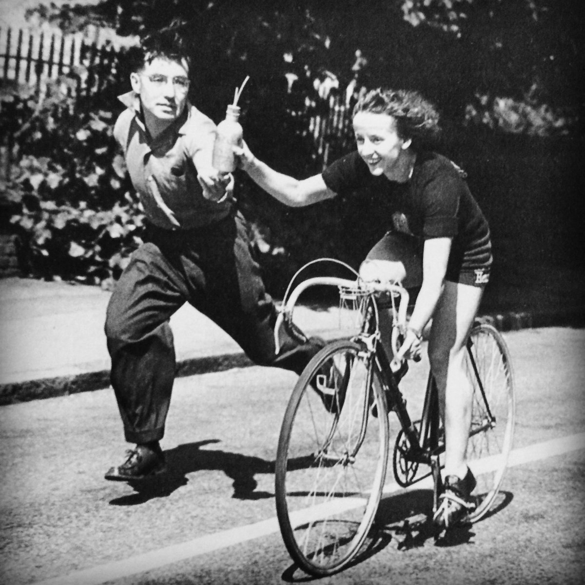 davidguenel's tweet photo. Aujourd'hui âgée de 98 ans, l'Anglaise Eileen Sheridan fut l'une des plus grandes championnes des années 1950. https://t.co/12JIKWQIRC