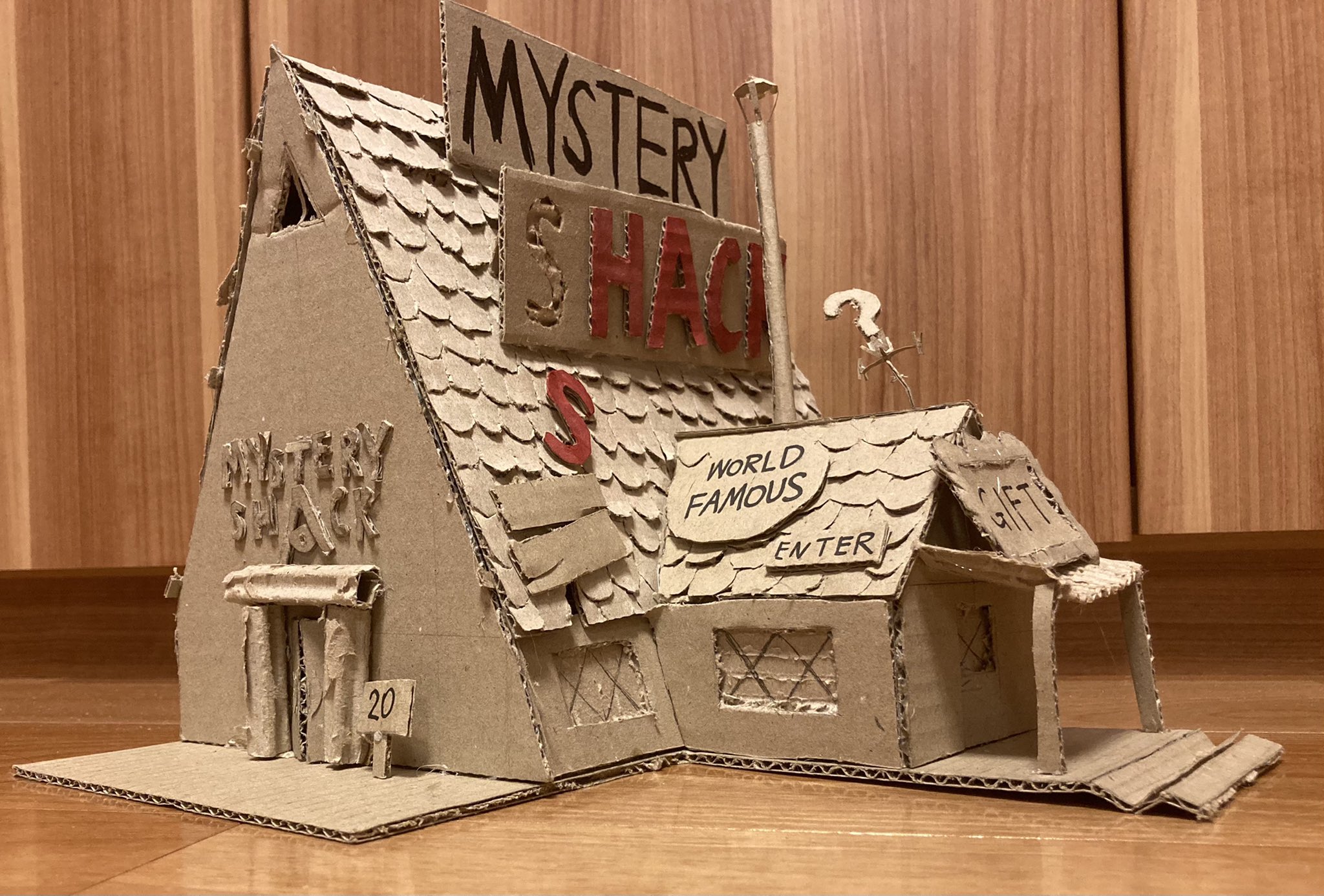 Hollowgeek 段ボールで怪奇ゾーングラビティフォールズのミステリーハウスを作ってみた 怪奇ゾーングラビティフォールズ Gravityfalls Disney ディズニー 段ボール工作 T Co Igawiaizpw Twitter