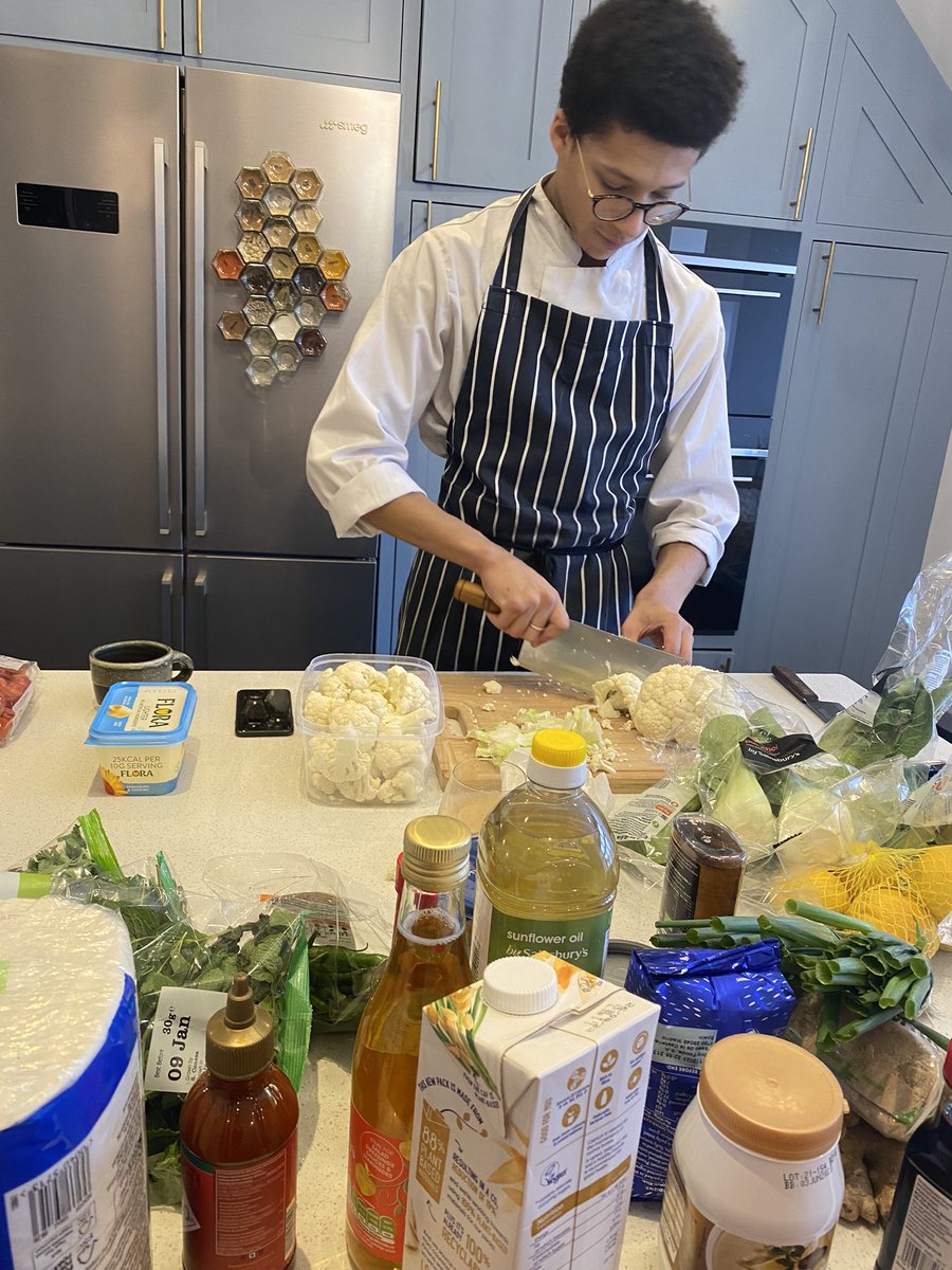 New year new habit 

My weekly meal prep begins thanks to <a href="/YhangryChef/">yhangry</a> 

What’s the next stressful task I can outsource?