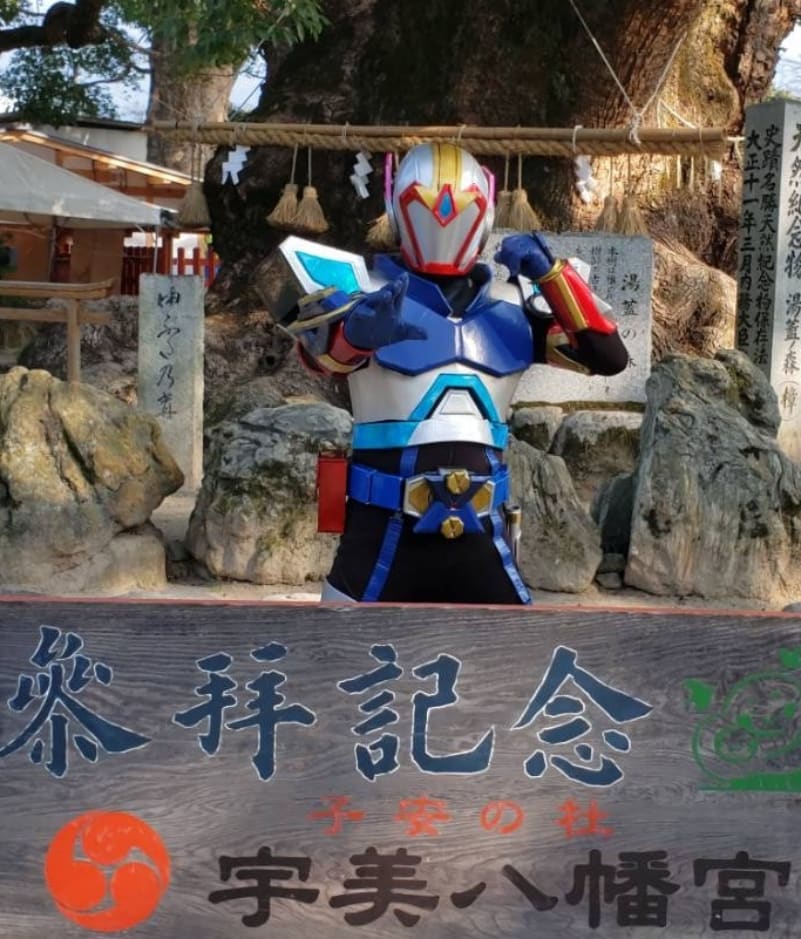 VATTENGER's tweet photo. 今日はお昼から宇美八幡宮さんへ
沢山の参拝者でにぎわっていました。宇美八幡宮さんの近くにはキッチンカーもでてました。
旨くてボリュームある55dogさん
のホットドック!
今年ばってんジャー3人となり
今年は忙しくなりそうです。😀
#宇美八幡宮
#55dog
#ばってんジャー https://t.co/Otz0i2o6dd