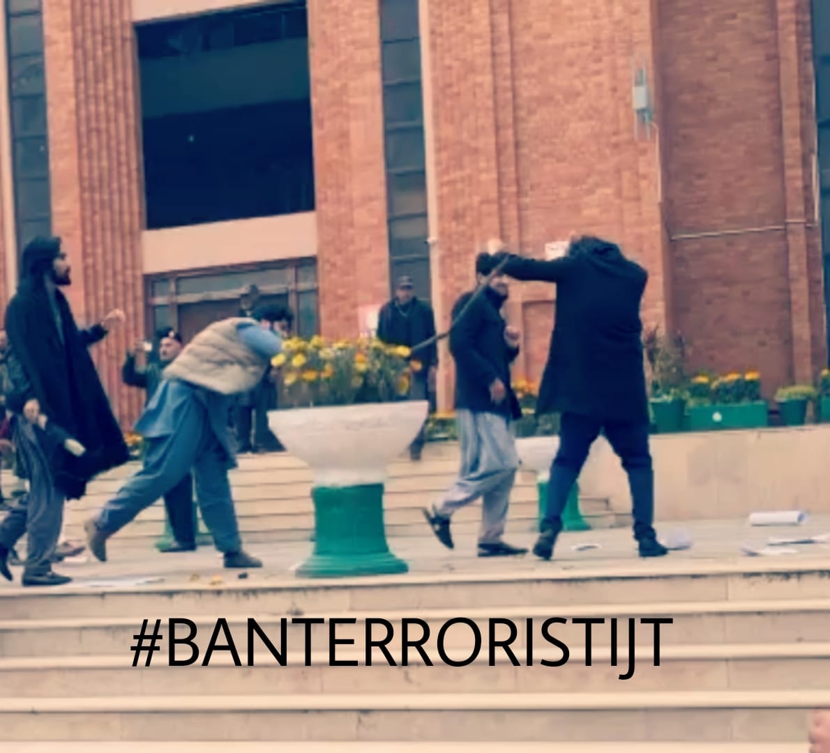FareedKhanKak18's tweet photo. Once again the goons of IJT attack on the peaceful student of IIUI.
These terrorist elements must be ban with in campuses.
#BanTerroristIJT
#SaveIIUI
#SaveTheStudents https://t.co/FaszFKD8fQ