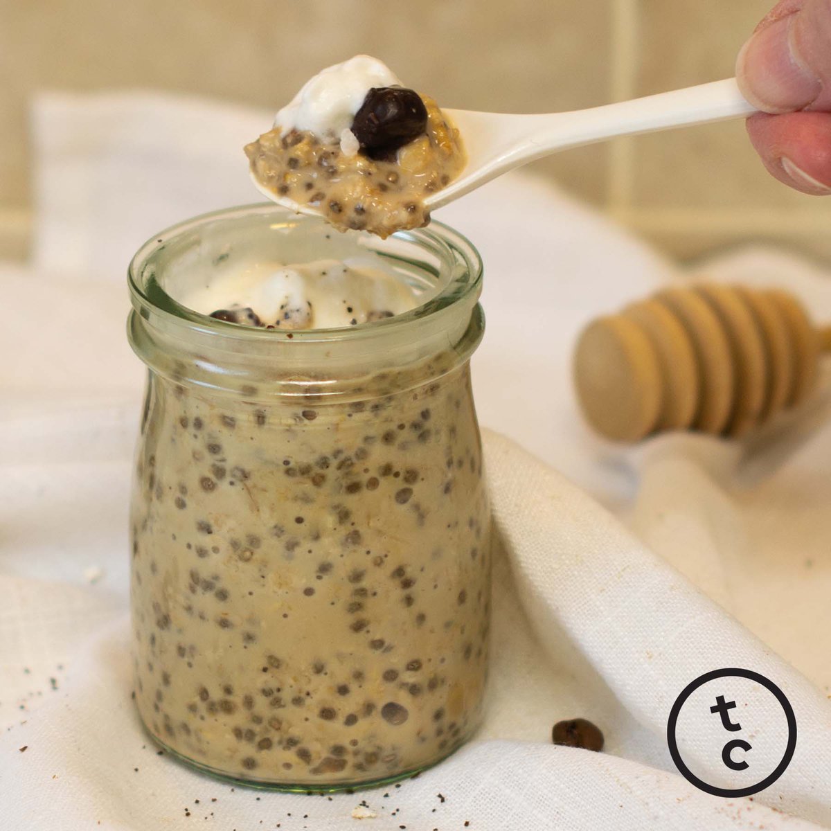 twochimpscoffee's tweet photo. Back to work tomorrow? Make the alarm more bearable with our coffee overnight oat recipe.
Whip up a batch (it takes literally 5 mins) and enjoy grab-and-go breakfasts all week!
https://t.co/5Tmm4EhXMf
#twochimpscoffee #coffeeovernightoats #coffeebreakfast #coffeeporridge https://t.co/GAdXj2X6ix