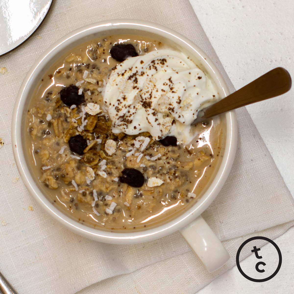 twochimpscoffee's tweet photo. Back to work tomorrow? Make the alarm more bearable with our coffee overnight oat recipe.
Whip up a batch (it takes literally 5 mins) and enjoy grab-and-go breakfasts all week!
https://t.co/5Tmm4EhXMf
#twochimpscoffee #coffeeovernightoats #coffeebreakfast #coffeeporridge https://t.co/GAdXj2X6ix
