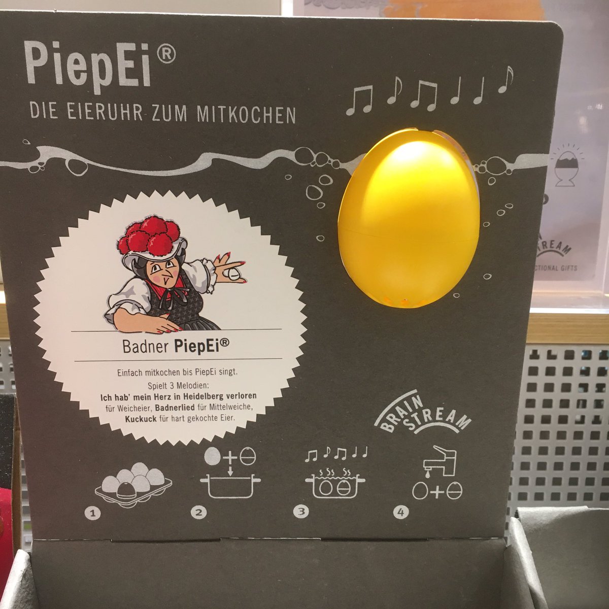 Annabaesle's tweet photo. Was es nicht alles gibt!😂

#kochgedöns
#eierdingens
#erfindergeist
#badnerlied https://t.co/uPGDXk1siF