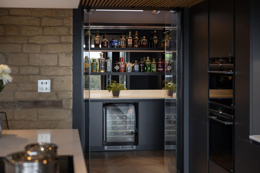 SF_Kitchens's tweet photo. Cheers!
As we say goodbye to the party season, how about your own drinks area or drinks room in your Stuart Frazer kitchen? Here are a few weโve done recently.
#StuartFrazer #thereisnoseriousalternative #kitchendesign #drinksarea #barCheers https://t.co/o0CWsMik6t