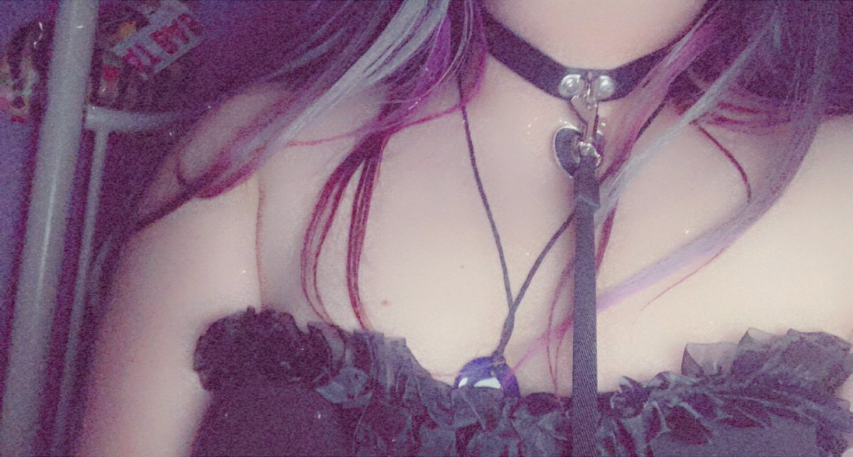 sweet_shay_shay's tweet photo. leashes>>>๐ตโ๐ซ๐ค
#nsfwtwt #altgirl #hornyteen #cutie #thiccgirls #teenthot #altthot #leash https://t.co/4giDBIy2eK