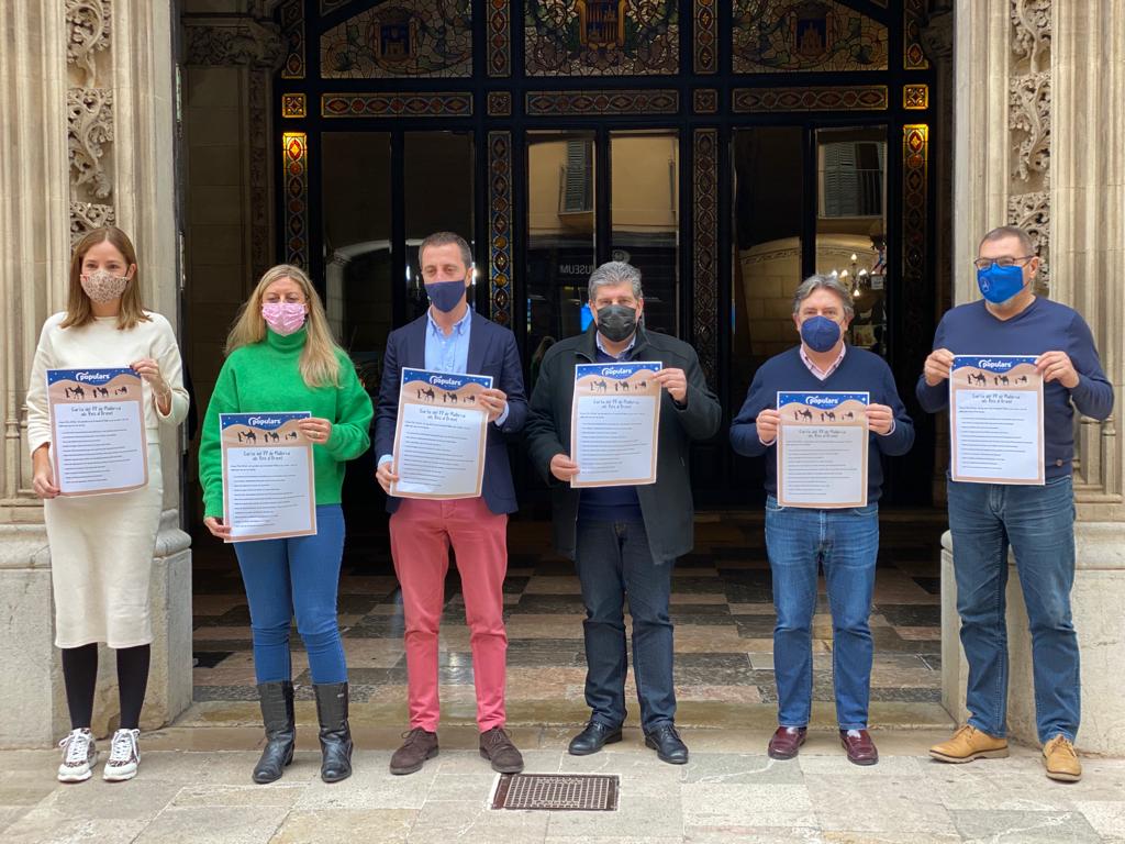 PPdeMallorca's tweet photo. Avui hem fet entrega de la nostra carta als Reis d'Orient amb la llista de desitjos que ens agradaria que el Consell fes complir en aquest nou any. 📜 https://t.co/oD1x6cRmWD