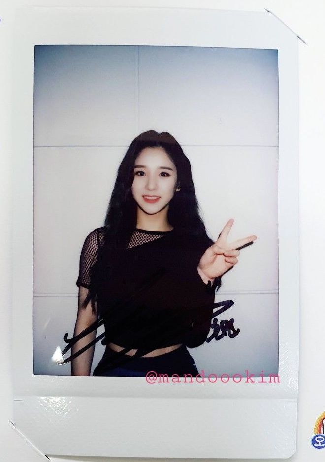 #희진 #heejin polaroids of heejin 🐰