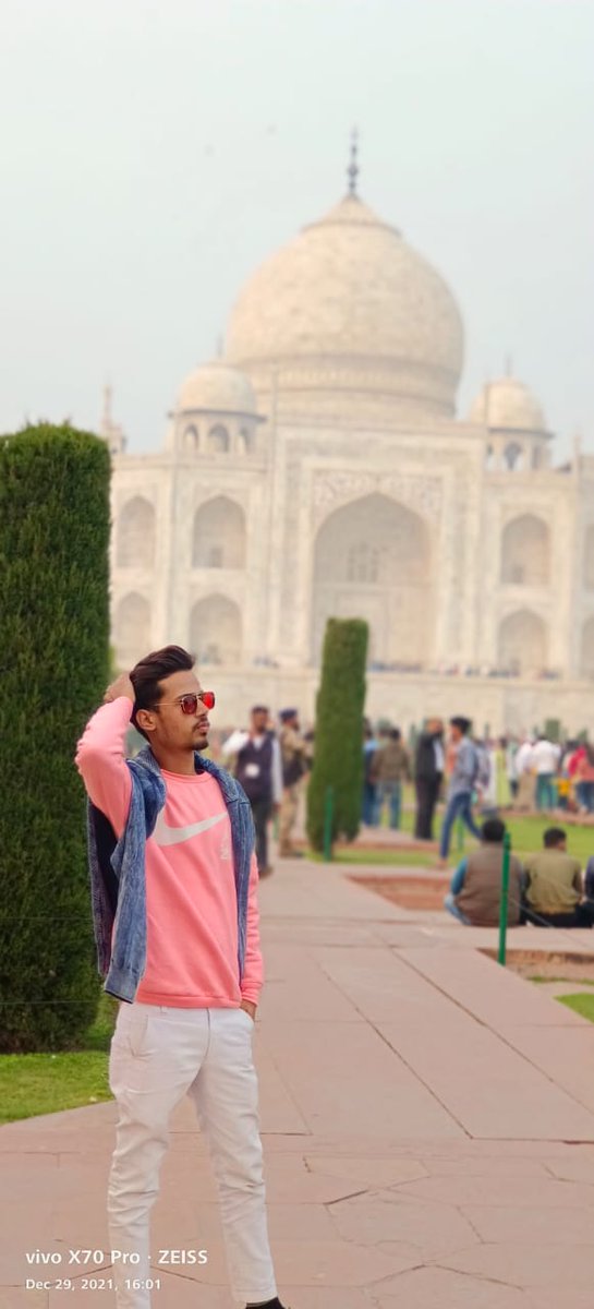 My bro is very handsom i love my family 😘😘😘😘😘