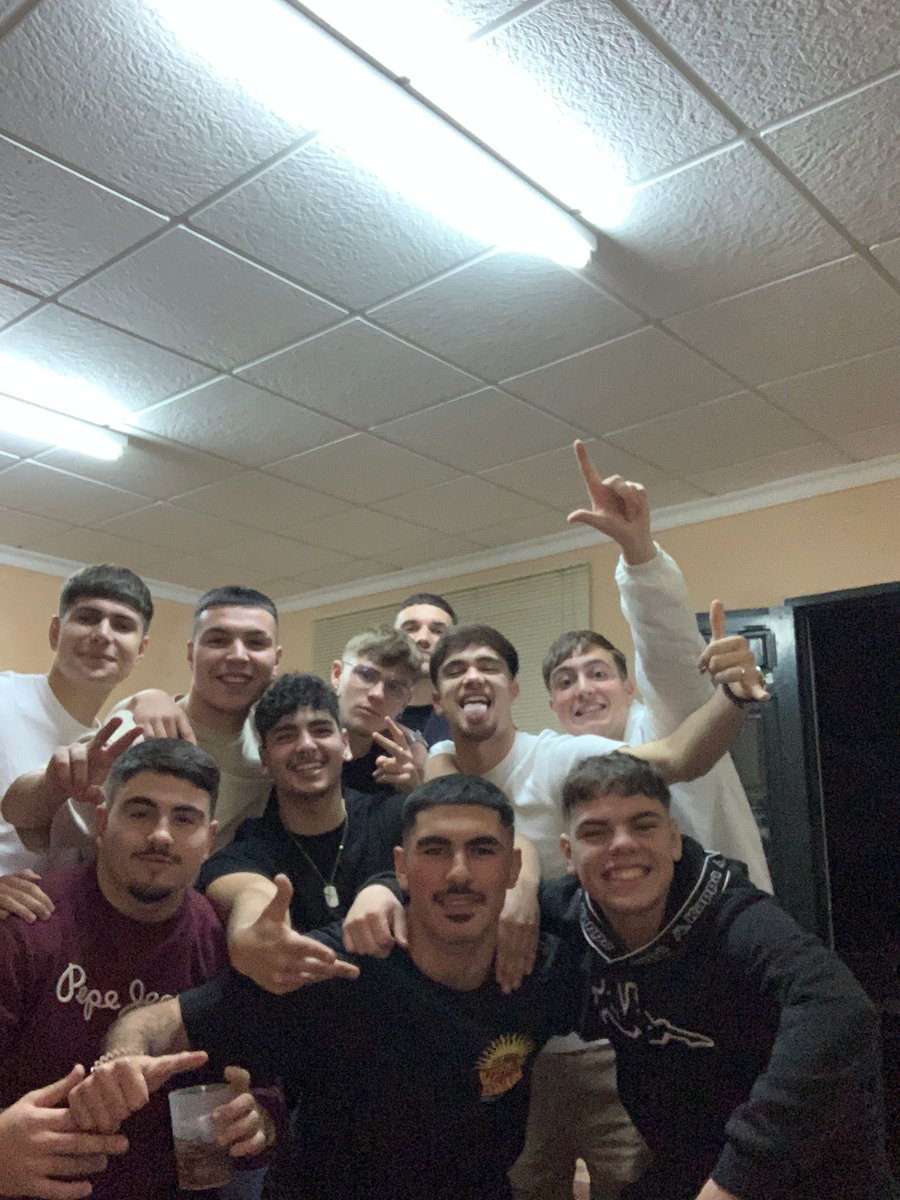 aalvarixxi's tweet photo. 🥂Por un 22 con vosotros chavales https://t.co/1Nd4B8D84X