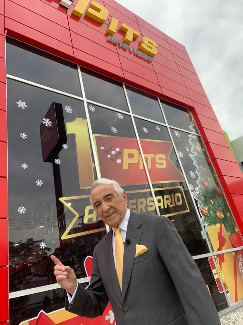 guiarepuestos's tweet photo. Eladio Lárez al pisar #Venezuela: Es un orgullo estar con FC la empresa de autorepuestos más importante del país #Noticias #Variedades https://t.co/SRoBMPNmoh #FC #repuestosautomotrices #autopartes #EladioLarez  #carcare #Pits https://t.co/m8PuB4zVjv