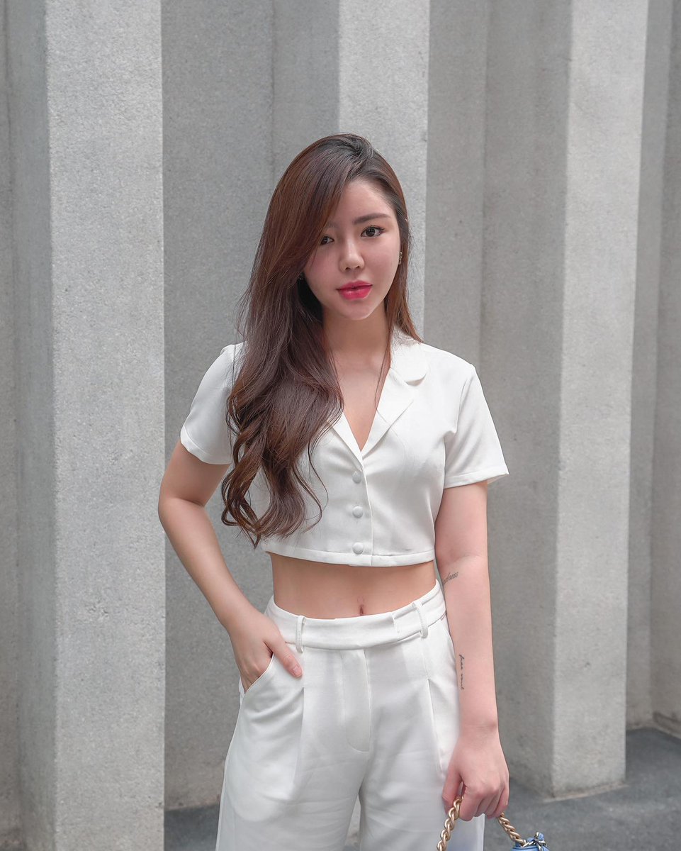 MioElla's tweet photo. Into the white🤍 https://t.co/11HTyXCKv2