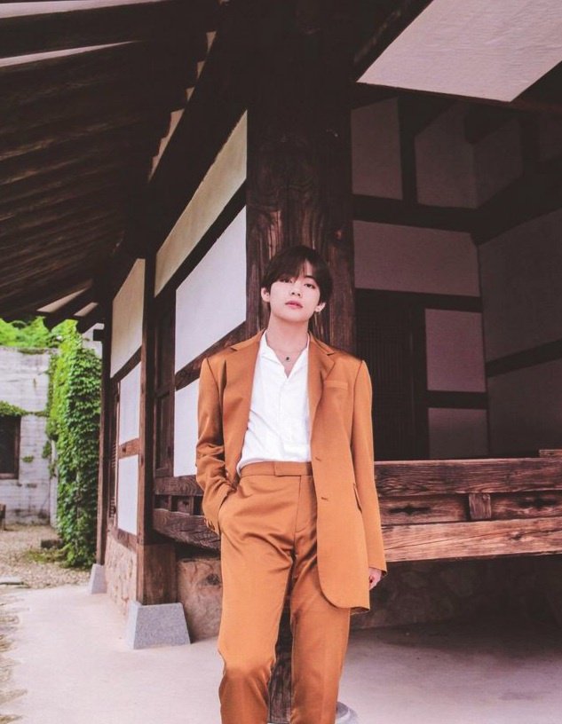 zhaossly's tweet photo. __ Your light is the only thing that keeps the cold out 🤎

#ARSD #ARMYSelcaDay @BTS_twt https://t.co/KDaHmIIzya