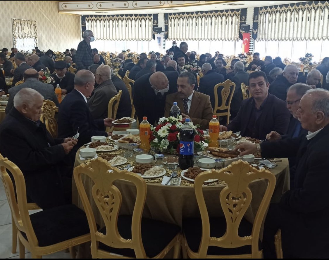 vanaktusba's tweet photo. Tuşba Belediyesi tarafından düzenlenen"Muhtarlar İstişare Toplantısı''na İlçe Başkanımız Mehmet Nuri Başdinç katılarak," Toplum arasındaki en büyük rol seçilmiş Muhtar'lara düşmektedir" dedi.

@MnuriBasdinc @AK_PartiVan 
@K_Turkmenoglu_V @Salih_Akmann 
@erkankandemir @RTErdogan https://t.co/23CPydhtMY