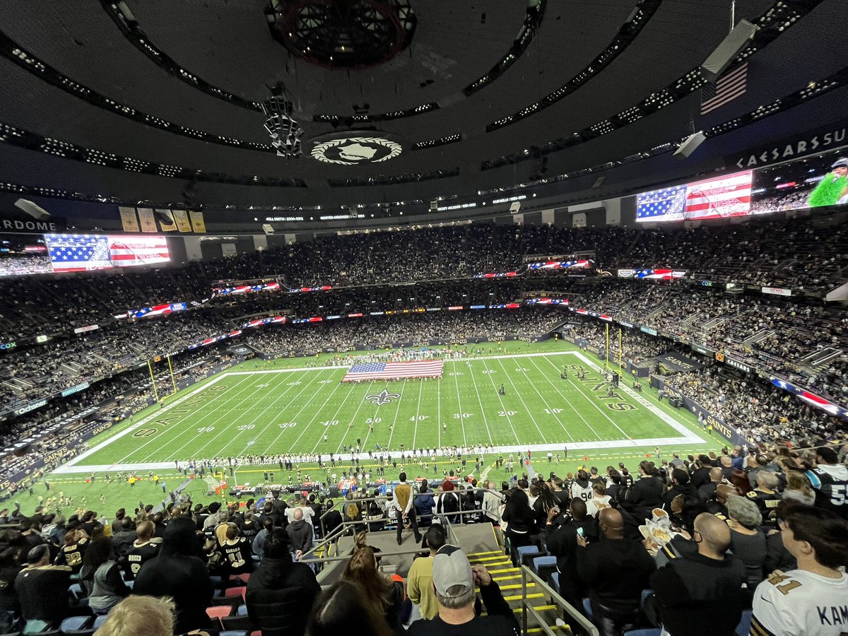 r_ringer's tweet photo. #myfirstNFLgame #SaintGameDay @Saints https://t.co/InbFyFpRiY