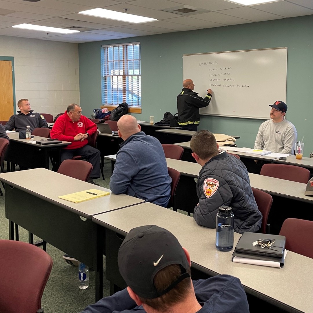 MassDFS's tweet image. #TechRescue: The #IncidentCommandSystem for #StructuralCollapse Incidents class provides info &amp;amp; resources that mid-management to chief level personnel can use to safely mitigate a structural collapse or tech rescue incident. This class wrapped up a few weeks ago in #Lunenberg.