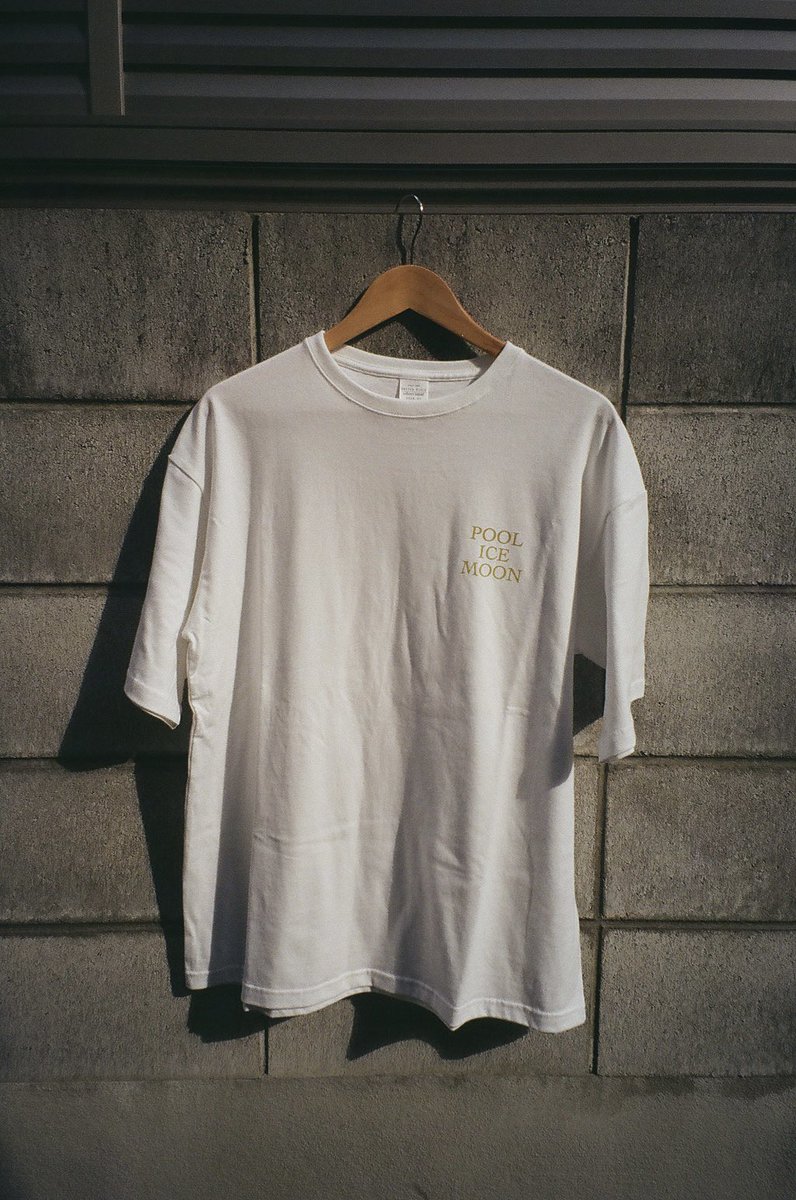 POOLICEMOON's tweet photo. 🧧お年玉企画🧧

POOL ICE MOON からのお年玉🌝

発売未定のTシャツ、トートバッグ、タオルをセットで抽選1名様にプレゼント！

応募方法 : このアカウントをフォロー＆このツイートをRT

期間 : 1/3 21:00 ~ 1/10 21:00

当選者にはDMにてご連絡させて頂きます。

沢山のご応募お待ちしております！🪐 https://t.co/dr1NgtKcvY