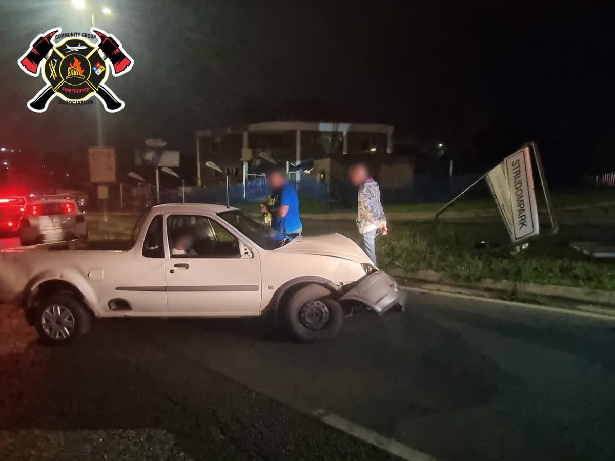 _ArriveAlive's tweet photo. Two-vehicle collision in Johannesburg https://t.co/7Iu8ZA3iwD
#ArriveAlive #Collision #CGFA https://t.co/sroI8iFBoI