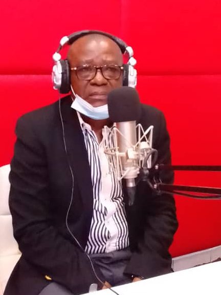 ForYou_Media's tweet photo. "Les camerounais sont amorphes, ils ont peurs. Pourtant ils veulent le changement. Vous voulez le changement mais vous ne voulez pas revendiquer. Réveillez-vous."

Calvin NYA Pdt de la chambre des consommateurs invité de la 96.3 Fm ForYou Radio (émission ForYou M'atteint 6H - 9H) https://t.co/fF6Zkb39Zp