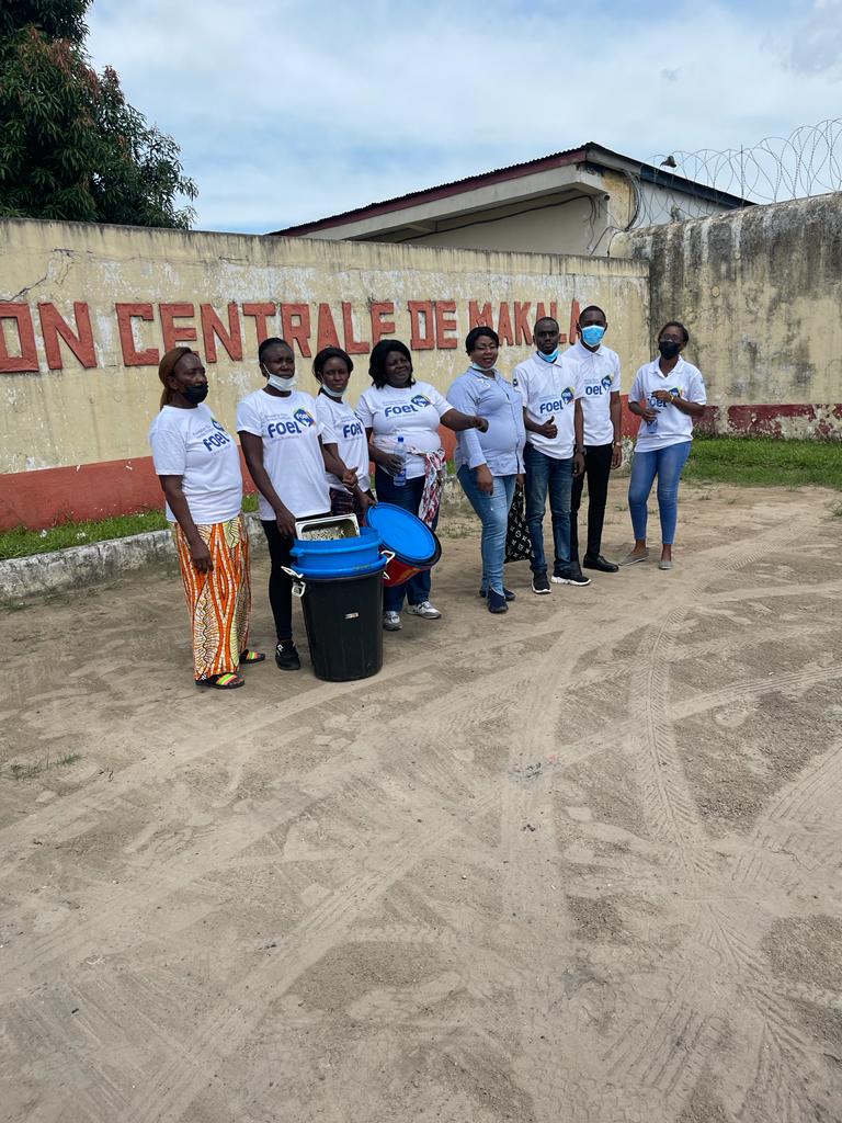 FoelFondation's tweet photo. la fondation Elza a rendue visite et partager la nourriture avec quelques détenus au sein de la prison centrale de makala dans la commune de selembao au sein de la capitale de la République Démocratique du Congo. @DeniseNyakeru @BracongoSa @InitiativeOlk @kingslova1 @AbedAchour https://t.co/ve1hmWubMn