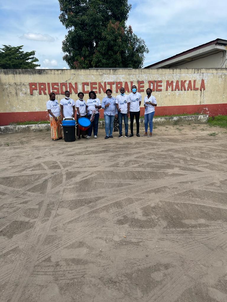 FoelFondation's tweet photo. la fondation Elza a rendue visite et partager la nourriture avec quelques détenus au sein de la prison centrale de makala dans la commune de selembao au sein de la capitale de la République Démocratique du Congo. @DeniseNyakeru @BracongoSa @InitiativeOlk @kingslova1 @AbedAchour https://t.co/ve1hmWubMn