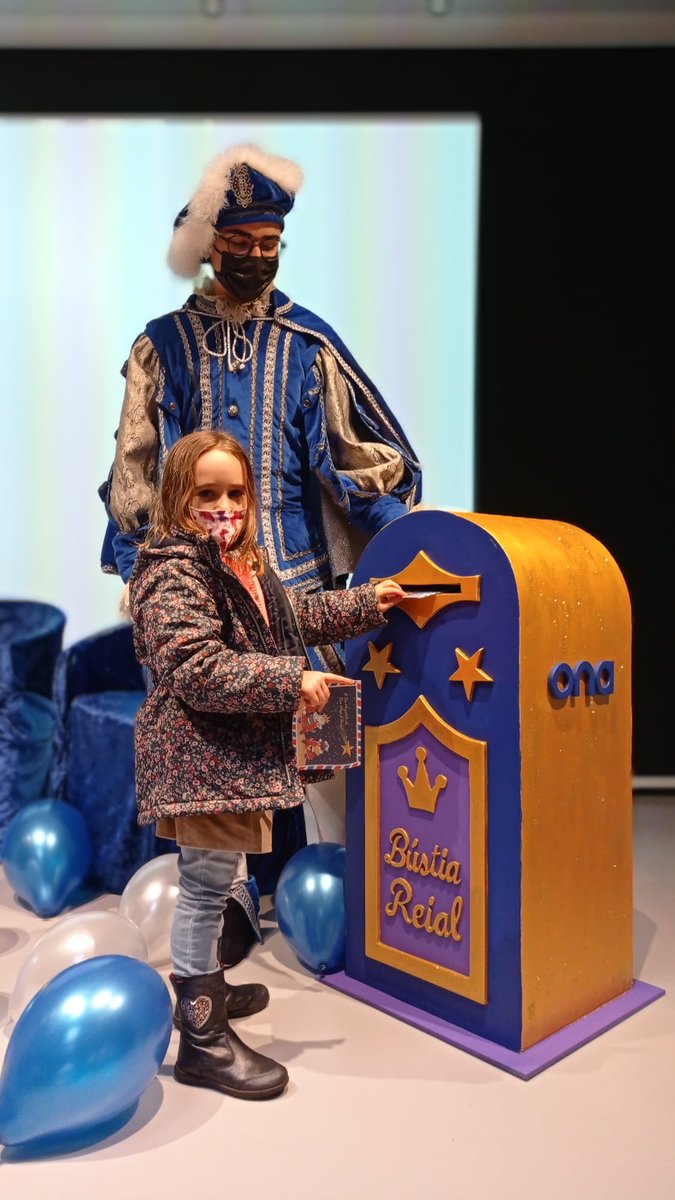 Ja el tenim aquí  el patge reial recollirà tots els vostres desitjos. ⁦<a href="/joanjosepisern/">Joan Josep Isern</a>⁩ ⁦<a href="/arrier15/">Josep Riera</a>⁩ ⁦<a href="/mariarosapons/">Maria Rosa Pons i Vilarasau</a>⁩ ⁦@BenetTatxo⁩